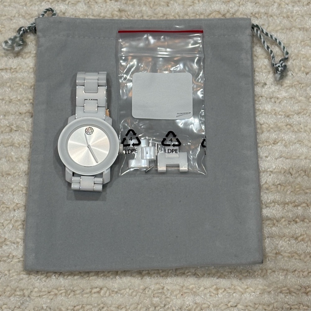 Like-new Movado Bold Evolution women’s ceramic watch. Worn twice looks new! - Picture 9 of 12